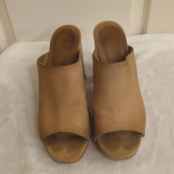 Frye Karissa Mule Camel Tan Suede Wood Chunky Block Heel Size 8.5 Boho - Picture 2 of 7
